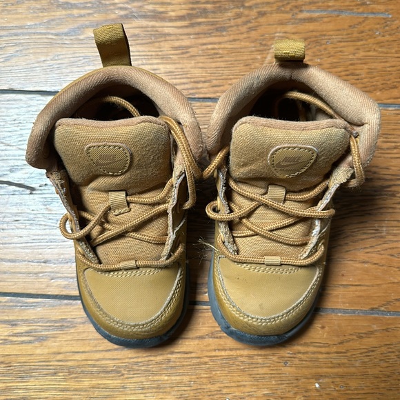 Nike manoa boots size 7c - Picture 8 of 8